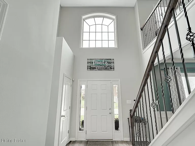 1919 Carabiner Way — Photo 2