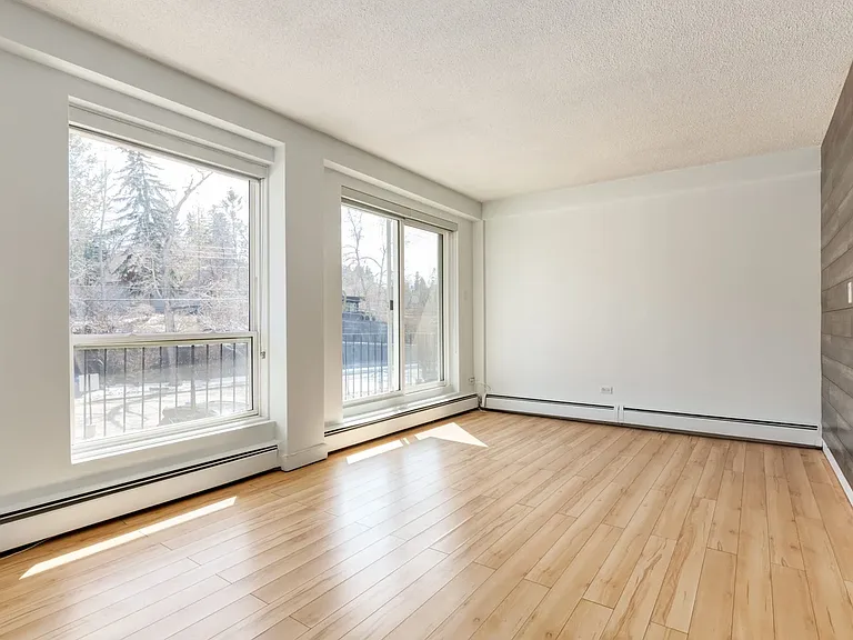 1015 Cameron Ave SW — Photo 2