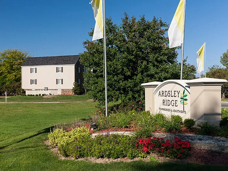 Welcome to Ardsley Ridge Townhomes & Apartments!