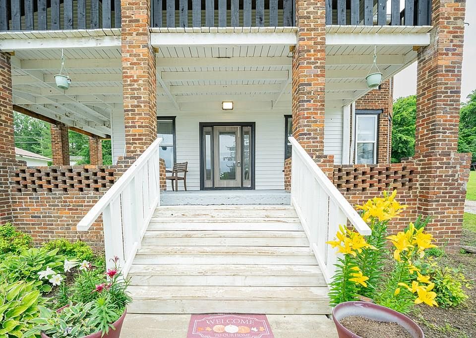 1st image of 208 Fairview Ave