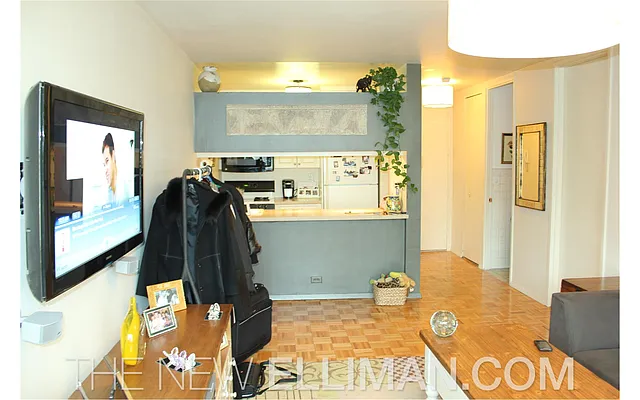 Rented by Douglas Elliman | media 10