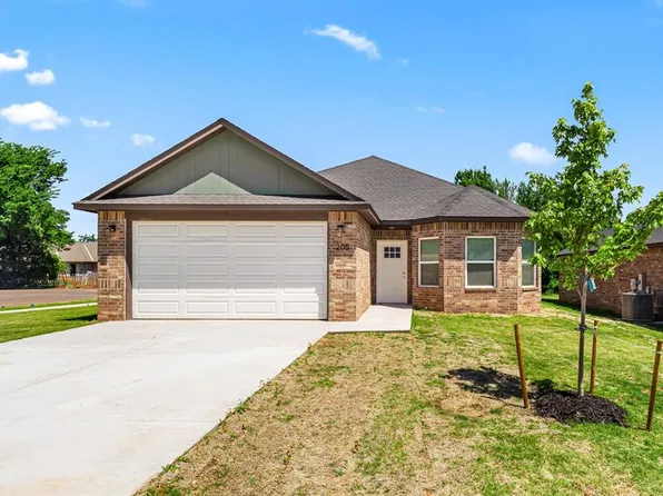 205 E Abbot Ln, Mustang, OK 73064