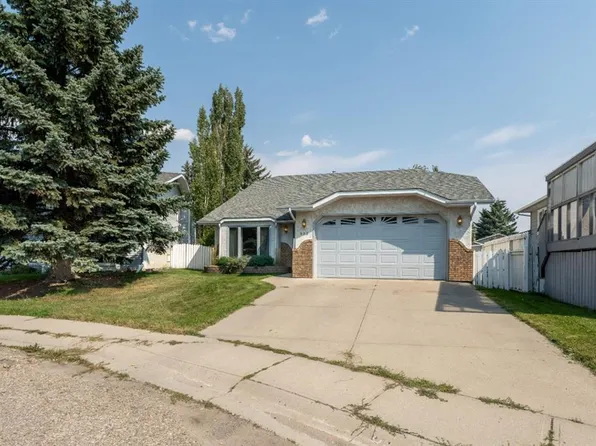 906 W 7th St SE, High River, AB T1V 1K3