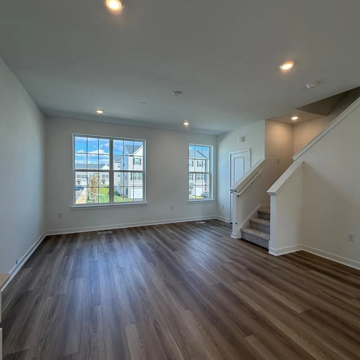 3 bed, 4.0 bath, 2047 sqft, $3,200 — Photo 2