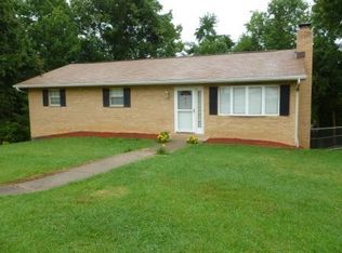 911 Centers Rd, Charleston, WV 25311