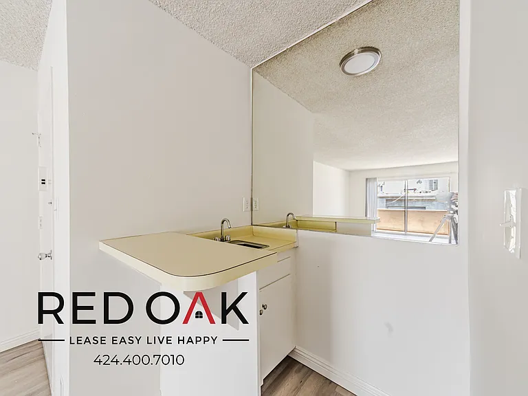 10741 Moorpark St #27 — Photo 6