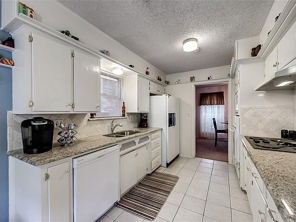 3rd image of 3713 Lynnwood Dr