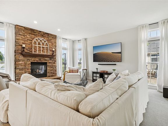 3rd image of 2720 Woodfield Ct