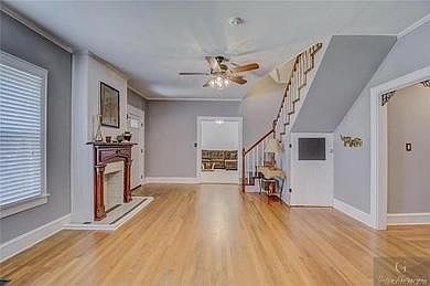 3rd image of 807 Columbia St