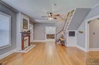 807 Columbia St — Photo 3