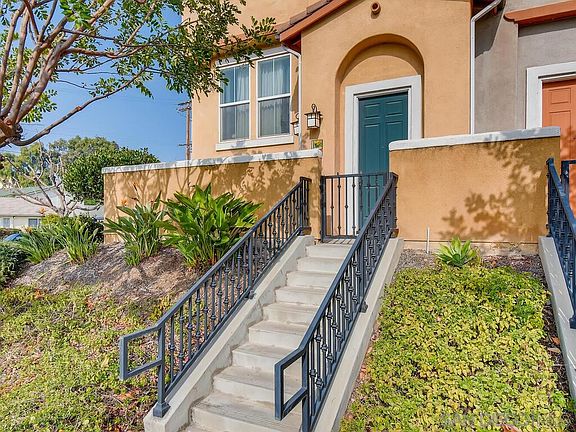 3rd image of 714 Mariposa Cir