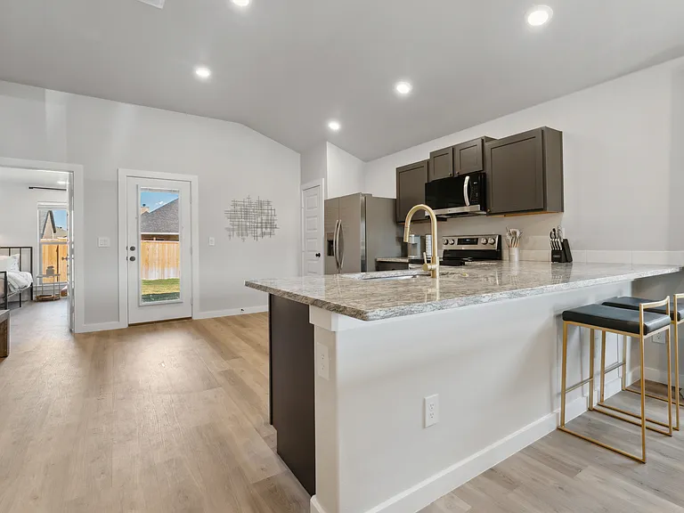 10510 Abbeville Ave — Photo 5