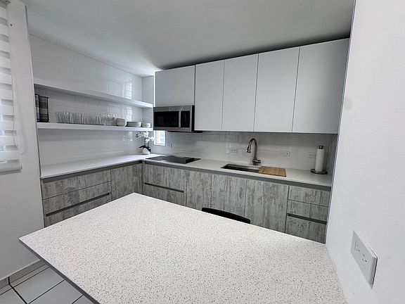 5th image of 469 Avenue Esmeralda Cond Plz #257
