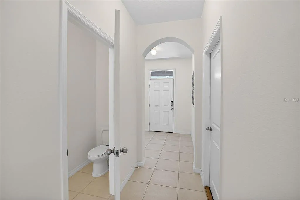 3 bed, 2.5 bath, 1707 sqft, $2,200 — Photo 3