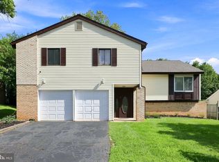 109 Biscayne Ct, Sterling, VA 20164
