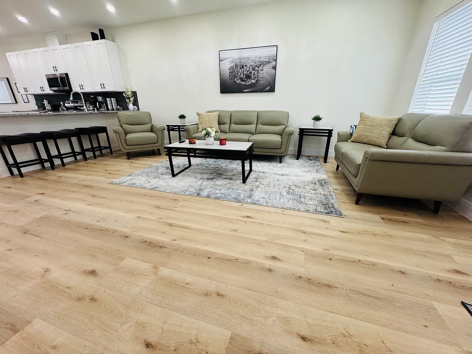 3 bed, 2.5 bath, 1600 sqft, $3,450 — Photo 4