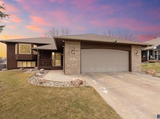305 N La Salle Ave, Sioux Falls, SD 57110