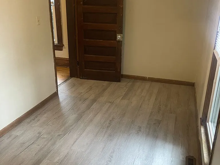 637 Franklin St — Photo 14