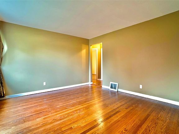 4th image of 9234 Guthrie Ave