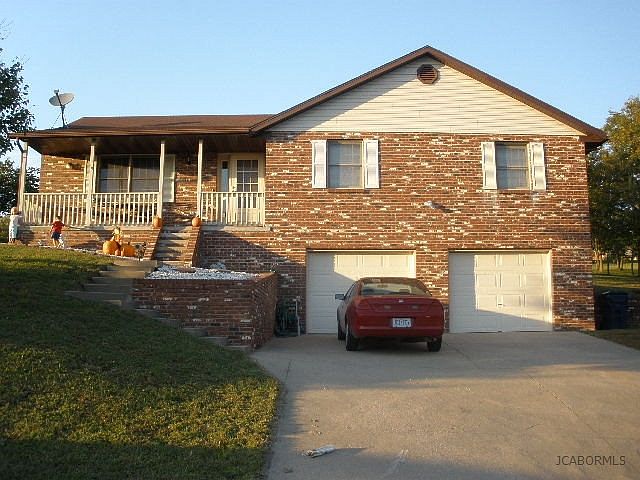 1st image of 2410 Courtyard Dr
