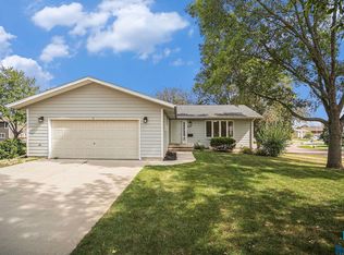 902 N Division Ave, Madison, SD 57042