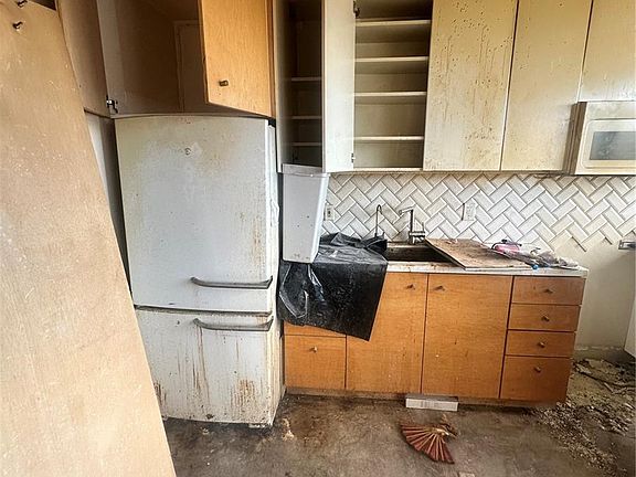 5th image of 1196 N Grant Street #713