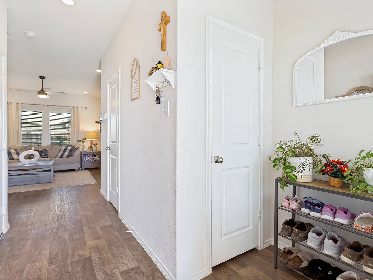 3 bed, 2.5 bath, 1698 sqft, $1,850 — Photo 1