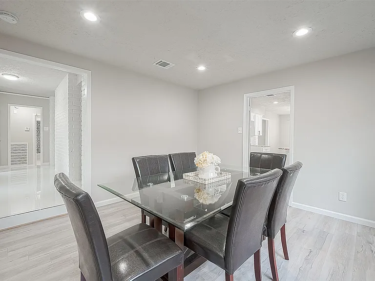 6107 Sanford Rd — Photo 15