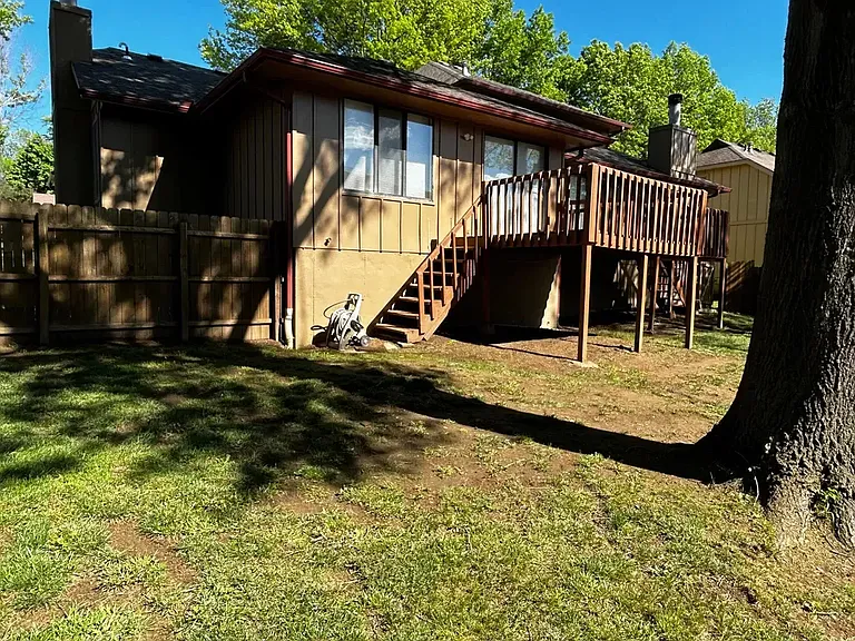 Rear yard 8504 side