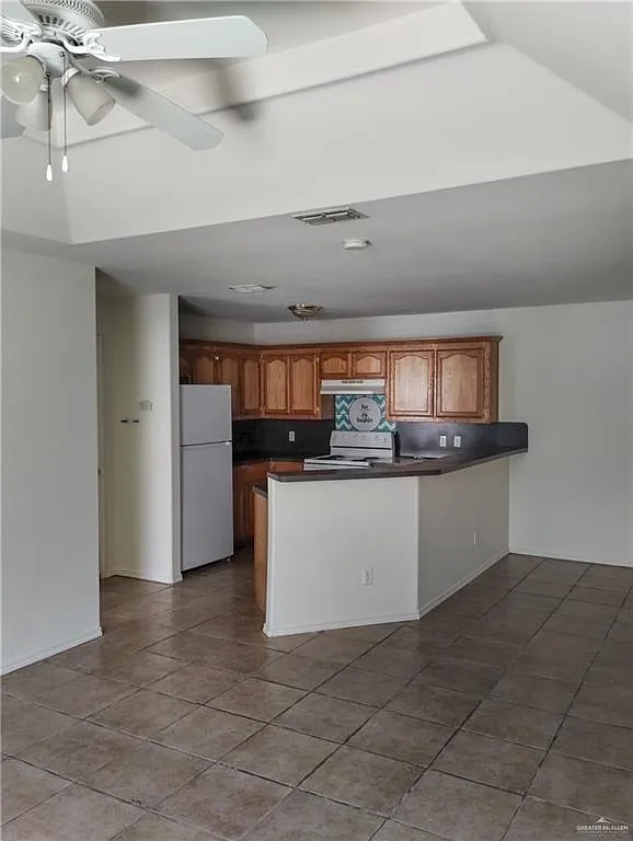 2 bed, 2.0 bath, 11934 sqft, $800 — Photo 2