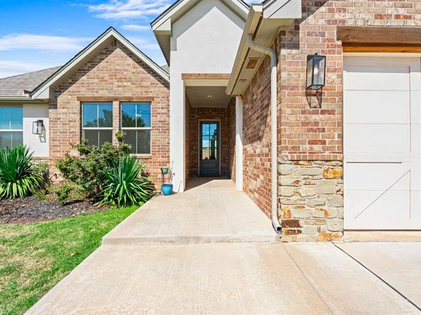 19909 Thornhaven Dr, Edmond, OK 73012