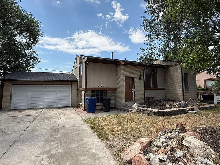 680 E Malibu Dr — Photo 1