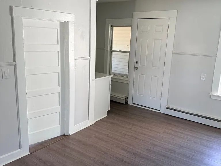 221 Fairview St — Photo 3