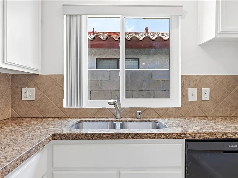 31601 Avenida Maravilla — Photo 5