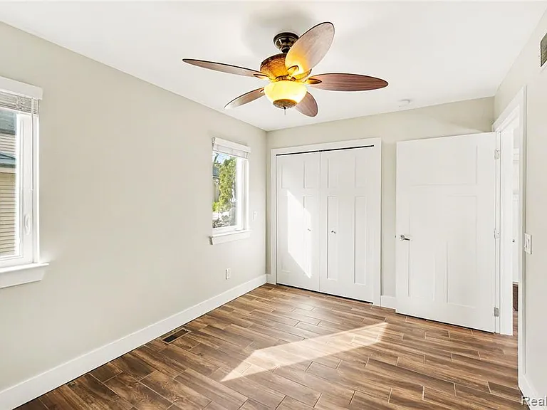 10280 Lakeside Dr — Photo 11