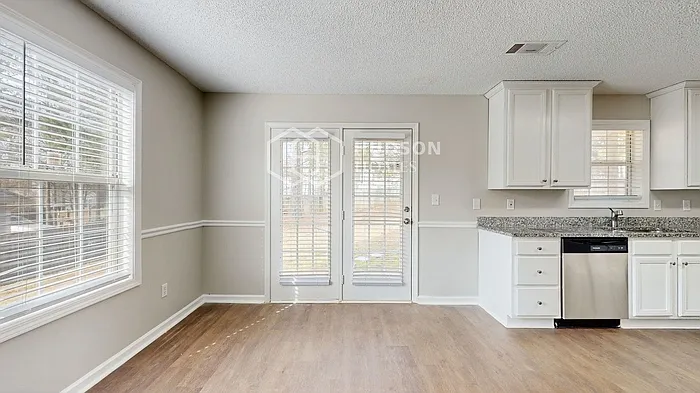 637 Lynchburg St — Photo 5