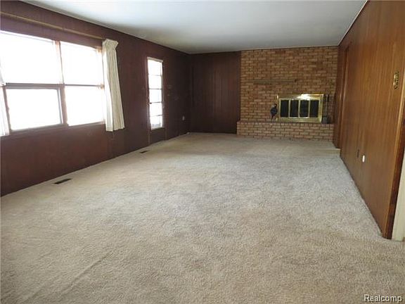 3rd image of 28976 Kendallwood Dr
