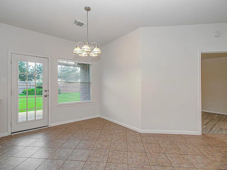 1904 Roaring Springs Ct — Photo 9