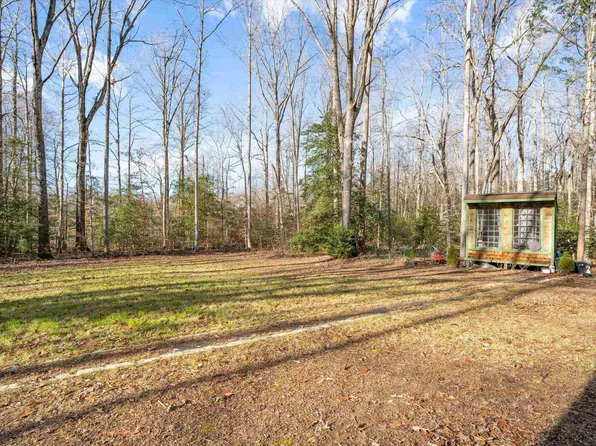 579 Louisa Farms Ln, Bumpass, VA 23024