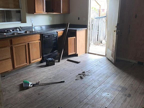 2nd image of 2052 Fairmont Ave
