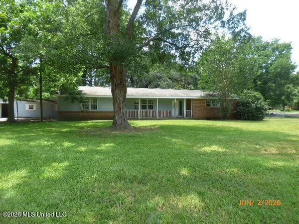 121 Catalpa Dr, Natchez, MS 39120