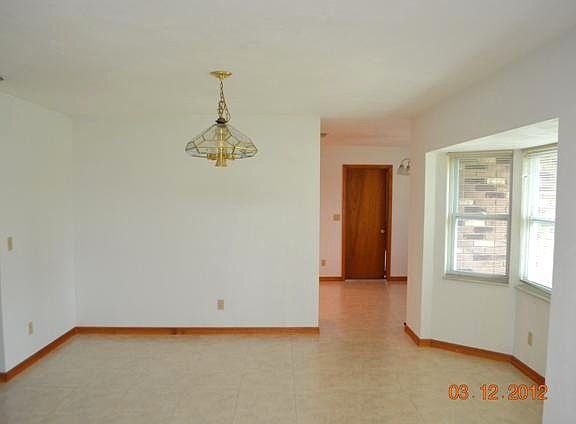 3rd image of 919 Chickadee Dr