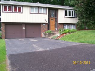 564 Surfside Dr, Pittsburgh, PA 15239