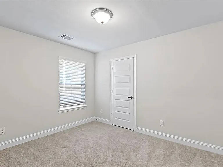 2708 Golden Palms Ln — Photo 10