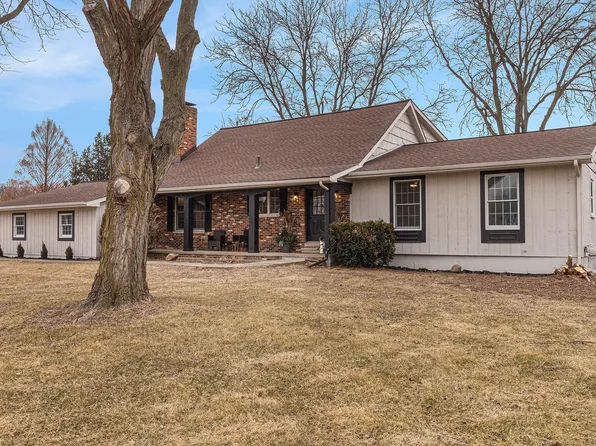 9881 James Dr, Saline, MI 48176