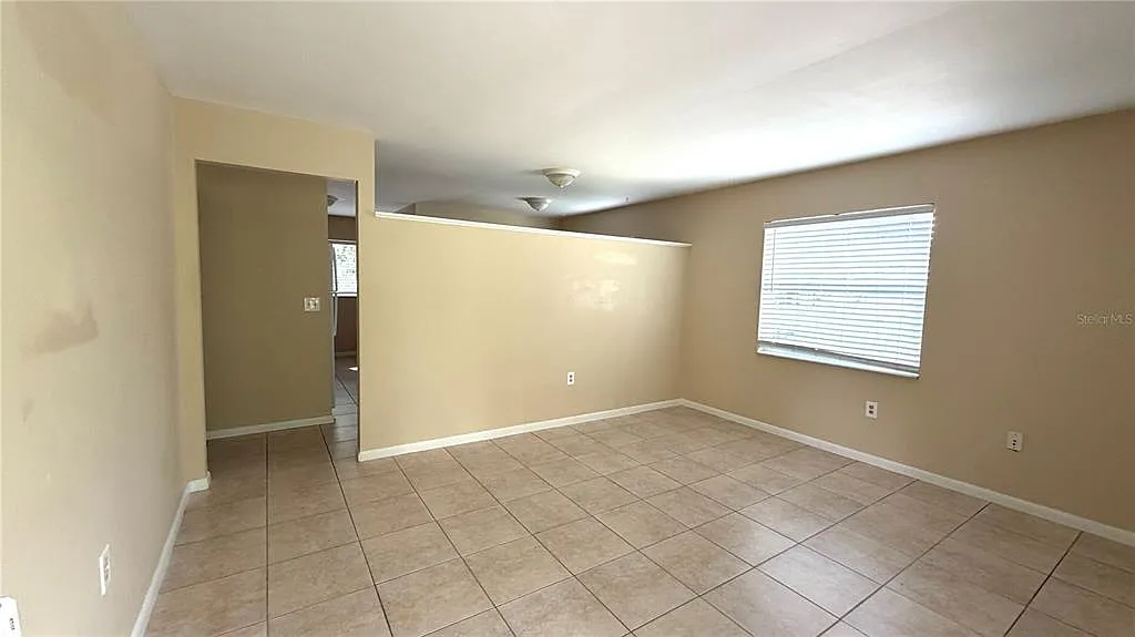 2 bed, 1.0 bath, 900 sqft, $1,300 — Photo 3