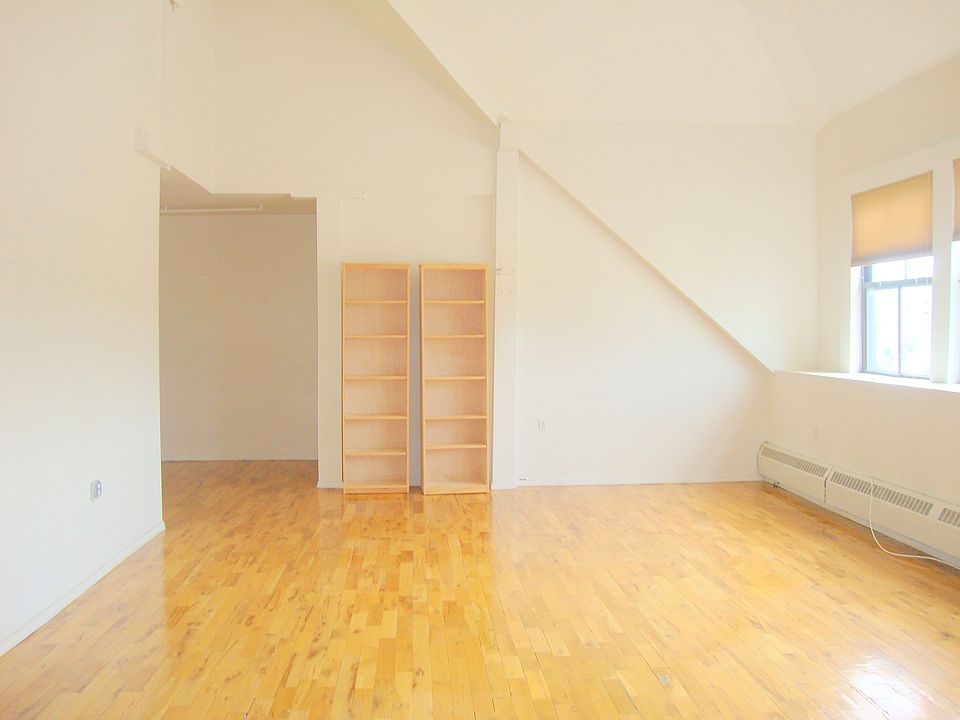 2nd image of 162 McLean Ave APT 4B