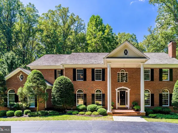 10109 High Hill Ct, Great Falls, VA 22066