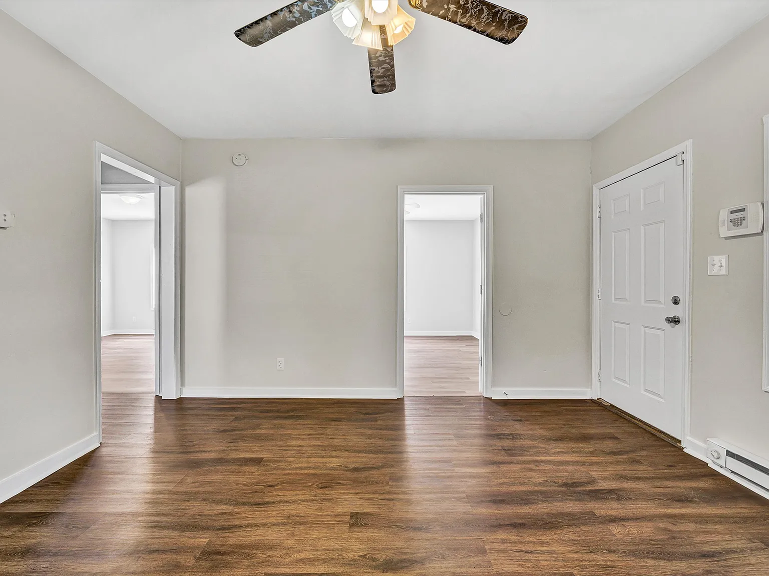 3 bed, 952 sqft, $1,400 — Photo 3
