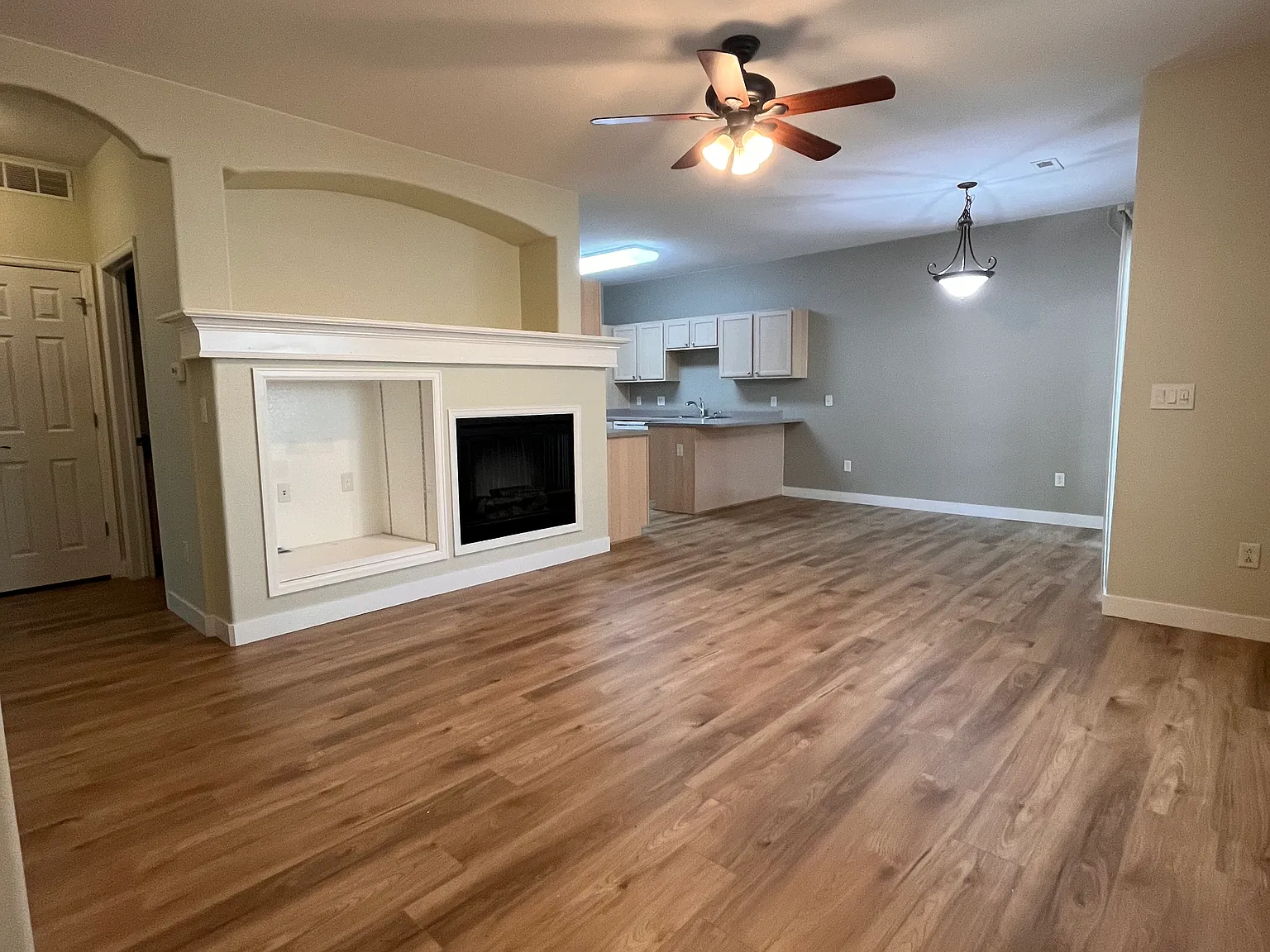 2 bed, 1082 sqft, $1,900 — Photo 3